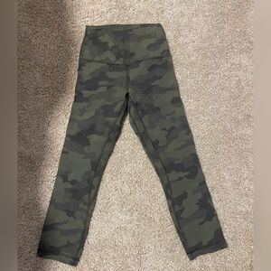 Lululemon Cropped Wunder Under Leggings